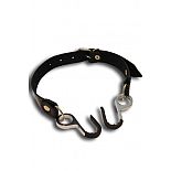 <strong>Кляп с крючками черный</strong> <br />
Кляп, который состоит из двух прорезиненных крючков на черном ремешке, способных широко растянуть рот партнеру для воплощения самых сокровенных фантазий. <div class="charTableblock"><div><span>Тип</span>: другой</div><div><span>Цвет</span>: черный</div></div> Кляп с крючками черный
Кляп, который состоит из двух прорезиненных крючков на черном ремешке, способных широко растянуть рот партнеру для воплощения самых сокровенных фантазий.