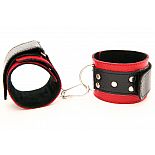 <strong>Наручники из кожи красно-черные 51002ars</strong> <br />
Кожаные наручники в красно-черной гамме. <div class="charTableblock"><div><span>Материал</span>: кожа</div><div><span>Цвет</span>: черный; красный, розовый</div><div><span>Производитель</span>: БДСМ арсенал, Россия</div></div> Наручники из кожи красно-черные 51002ars
Кожаные наручники в красно-черной гамме.