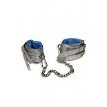 <strong>Оковы серебряные с мехом</strong> <br />
Оковы. <div class="charTableblock"><div><span>Материал</span>: кожзам</div><div><span>Цвет</span>: другой</div></div> Оковы серебряные с мехом
Оковы.