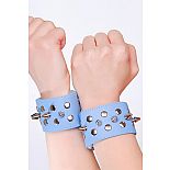 <strong>Напульсники голубые</strong> <br />
Напульсники. <div class="charTableblock"><div><span>Цвет</span>: другой</div></div> Напульсники голубые
Напульсники.