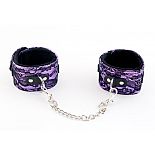 <strong>Пурпурные кружевные поножи </strong> <br />
Королевское сочетание пурпура и кружева только для любимой невольницы. <div class="charTableblock"><div><span>Материал</span>: текстиль</div><div><span>Цвет</span>: красный, розовый</div><div><span>Производитель</span>: ToyFa, Китай</div></div> Пурпурные кружевные поножи
Королевское сочетание пурпура и кружева только для любимой невольницы.