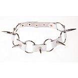 <strong>Ошейник кожаный белый с кольцами шириной 20мм с с шипами длиной 25мм 3109-3</strong> <br />
Изготовлен из натуральной кожи. <div class="charTableblock"><div><span>Материал</span>: кожа</div><div><span>Цвет</span>: белый</div></div> Ошейник кожаный белый с кольцами шириной 20мм с с шипами длиной 25мм 3109-3
Изготовлен из натуральной кожи.