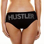 <strong>Трусики-слип с надписью стразами Hustler</strong> <br />
Комфортные и эластичные трусики-слип из гладкого однотонного материала, который приятно сидит на теле. <div class="charTableblock"><div><span>Размер</span>: S (42-44); M (44-46)</div><div><span>Цвет</span>: черный</div><div><span>Производитель</span>: Hustler Lingerie, США</div><div><span>В наличии</span>: S-M, черный</div></div> Трусики-слип с надписью стразами Hustler
Комфортные и эластичные трусики-слип из гладкого однотонного материала, который приятно сидит на теле.