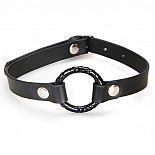 <strong>Чёрный кляп с кольцом </strong> <br />
Удобный кляп классического черного цвета с кольцом. <div class="charTableblock"><div><span>Тип</span>: рамка (кольцо)</div><div><span>Цвет</span>: черный</div><div><span>Производитель</span>: Lux Fetish, США</div></div> Чёрный кляп с кольцом
Удобный кляп классического черного цвета с кольцом.