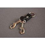 <strong>Два карабина на кожаной стяжке</strong> <br />
Два карабина со стяжкой может использоваться для соединения наручников и поножей, а также других девайсов БДСМ-тематики. <div class="charTableblock"> </div> Два карабина на кожаной стяжке
Два карабина со стяжкой может использоваться для соединения наручников и поножей, а также других девайсов БДСМ-тематики.