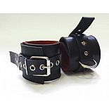 <strong>Чёрные подшитые наножники с красным подкладом</strong> <br />
Наножники подшитые. <div class="charTableblock"><div><span>Материал</span>: кожа</div><div><span>Цвет</span>: черный</div><div><span>Производитель</span>: Beastly, Россия</div></div> Чёрные подшитые наножники с красным подкладом
Наножники подшитые.