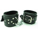 <strong>Чёрные наручники из кожи с пряжкой </strong> <br />
Наручники из кожи с пряжкой. <div class="charTableblock"><div><span>Материал</span>: кожа</div><div><span>Цвет</span>: черный</div><div><span>Производитель</span>: БДСМ арсенал, Россия</div></div> Чёрные наручники из кожи с пряжкой
Наручники из кожи с пряжкой.