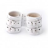 <strong>Белые кожаные наручники с подкладкой</strong> <br />
Изготавливаются из натуральной кожи с велюровой подкладкой. <div class="charTableblock"><div><span>Материал</span>: кожа</div><div><span>Цвет</span>: белый</div><div><span>Производитель</span>: Sitabella, Россия</div></div> Белые кожаные наручники с подкладкой
Изготавливаются из натуральной кожи с велюровой подкладкой.