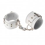 <strong>Белые кожаные наручники с двумя карабинами на концах</strong> <br />
Изготавливаются из натуральной кожи с велюровой подкладкой. <div class="charTableblock"><div><span>Материал</span>: кожа</div><div><span>Цвет</span>: белый</div><div><span>Производитель</span>: Sitabella, Россия</div></div> Белые кожаные наручники с двумя карабинами на концах
Изготавливаются из натуральной кожи с велюровой подкладкой.