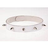 <strong>Кожаный белый ошейник на кнопках </strong> <br />
Изготовлен из натуральной кожи с велюровой подкладкой. <div class="charTableblock"><div><span>Материал</span>: кожа</div><div><span>Цвет</span>: белый</div><div><span>Производитель</span>: Sitabella, Россия</div></div> Кожаный белый ошейник на кнопках
Изготовлен из натуральной кожи с велюровой подкладкой.