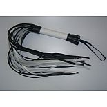 <strong>Чёрно-белая многохвостая плеть - 65 см.</strong> <br />
Гладкая плеть (флоггер) изготовлена из натуральной кожи. <div class="charTableblock"><div><span>Материал</span>: кожа</div><div><span>Производитель</span>: Sitabella, Россия</div></div> Чёрно-белая многохвостая плеть - 65 см.
Гладкая плеть (флоггер) изготовлена из натуральной кожи.