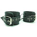 <strong>Кожаные наручники с пряжкой</strong> <br />
Роскошные кожаные наручники обеспечат надежную фиксацию Вашего партнера. <div class="charTableblock"><div><span>Материал</span>: кожа</div><div><span>Цвет</span>: черный</div><div><span>Производитель</span>: БДСМ арсенал, Россия</div></div> Кожаные наручники с пряжкой
Роскошные кожаные наручники обеспечат надежную фиксацию Вашего партнера.