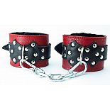 <strong>Наручи на пряжке c меховой подкладкой </strong> <br />
Кожаные наручники красного цвета. <div class="charTableblock"><div><span>Материал</span>: кожа</div><div><span>Цвет</span>: черный; красный, розовый</div><div><span>Производитель</span>: БДСМ арсенал, Россия</div></div> Наручи на пряжке c меховой подкладкой
Кожаные наручники красного цвета.