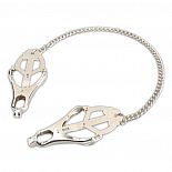 <strong>Клипсы-крокодилы для сосков</strong> <br />
Тяжелые металлически клипсы для сосков, соединенные металлической цепочкой. <div class="charTableblock"><div><span>Тип</span>: для сосков</div><div><span>Особенности</span>: с цепочкой</div><div><span>Производитель</span>: Erotic Fantasy, Швейцария</div></div> Клипсы-крокодилы для сосков
Тяжелые металлически клипсы для сосков, соединенные металлической цепочкой.