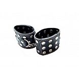 <strong>Широкие манжеты с заклёпками</strong> <br />
Шикарные манжеты, которые могут выполнить роль как украшения, так и полноценных фиксаторов на руки и ноги. <div class="charTableblock"><div><span>Производитель</span>: Пикантные штучки, Россия</div></div> Широкие манжеты с заклёпками
Шикарные манжеты, которые могут выполнить роль как украшения, так и полноценных фиксаторов на руки и ноги.