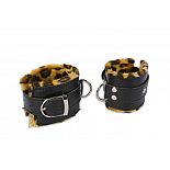 <strong>Манжеты с леопардовой отделкой</strong> <br />
Шикарные манжеты, которые могут играть роль и наручников, и фиксаторов для ног! Атрибут изготовлен из кожзама, по краям обработан качественными швами. <div class="charTableblock"><div><span>Производитель</span>: Пикантные штучки, Россия</div></div> Манжеты с леопардовой отделкой
Шикарные манжеты, которые могут играть роль и наручников, и фиксаторов для ног! Атрибут изготовлен из кожзама, по краям обработан качественными швами.