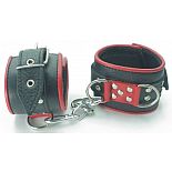 <strong>Широкие черные наручники с красным декором</strong> <br />
Сильные наручники в красно-черном цвете. <div class="charTableblock"><div><span>Материал</span>: кожзам</div><div><span>Производитель</span>: БДСМ арсенал, Россия</div></div> Широкие черные наручники с красным декором
Сильные наручники в красно-черном цвете.