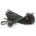 <strong>Коричневая плеть-скипетр - 62,5 см.</strong> <br />
Величественная плеть из натуральной кожи, с жесткой рукояткой, украшенной эксклюзивным кованым скипетром. <div class="charTableblock"><div><span>Материал</span>: кожа</div><div><span>Производитель</span>: БДСМ арсенал, Россия</div><div><span>Длина, см</span>: 63.00</div></div> Коричневая плеть-скипетр - 62,5 см.
Величественная плеть из натуральной кожи, с жесткой рукояткой, украшенной эксклюзивным кованым скипетром.