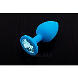 <strong>Маленькая голубая силиконовая пробка с голубым кристаллом - 7,5 см.</strong> <br />
Впервые силиконовая пробка украшена кристаллом. <div class="charTableblock"><div><span>Длина, см</span>: 7.50</div><div><span>Диаметр, см</span>: 3.00</div><div><span>Материал</span>: силикон</div><div><span>Цвет</span>: другой</div><div><span>Особенности</span>: пробка; ювелирка</div><div><span>Особенности</span>: без вибрации; гладкая</div><div><span>Длина, см</span>: 5-8</div><div><span>Диаметр, см</span>: 3</div><div><span>Цвет кристалла</span>: голубой/синий/фиолетоый</div></div> Маленькая голубая силиконовая пробка с голубым кристаллом - 7,5 см.
Впервые силиконовая пробка украшена кристаллом.