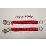 <strong>Красные оковы на ноги из бус</strong> <br />
Красивые наножники из красного жемчуга с замочками в виде сердца и четырьмя ключиками. <div class="charTableblock"><div><span>Материал</span>: пластик</div><div><span>Производитель</span>: White Label, Китай</div></div> Красные оковы на ноги из бус
Красивые наножники из красного жемчуга с замочками в виде сердца и четырьмя ключиками.