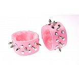 <strong>Напульсники с шипами и заклепками , Голубой</strong> <br />
Секс-аксессуар – напульсники создадут потрясающую интимную атмосферу и подтолкнут тебя к активным действиям. <div class="charTableblock"> </div> Напульсники с шипами и заклепками , Голубой
Секс-аксессуар – напульсники создадут потрясающую интимную атмосферу и подтолкнут тебя к активным действиям.