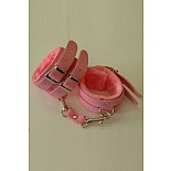 <strong>Наручники розовые TWO с мехом винил</strong> <br />
Наручники. <div class="charTableblock"><div><span>Материал</span>: кожзам</div><div><span>Цвет</span>: красный, розовый</div><div><span>Производитель</span>: Sitabella, Россия</div></div> Наручники розовые TWO с мехом винил
Наручники.