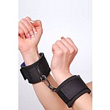 <strong>Наручники черные</strong> <br />
Наручники из новейшего супер-материала неопрен. <div class="charTableblock"><div><span>Материал</span>: текстиль</div><div><span>Цвет</span>: черный</div><div><span>Производитель</span>: Sitabella, Россия</div></div> Наручники черные
Наручники из новейшего супер-материала неопрен.