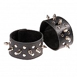 <strong>Напульсники черные с шипами и заклепками 3057-1</strong> <br />
Изготовлены из натуральной кожи. <div class="charTableblock"><div><span>Цвет</span>: черный</div></div> Напульсники черные с шипами и заклепками 3057-1
Изготовлены из натуральной кожи.