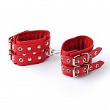 <strong>Наручники кожаные красные с ремешками 3050-2</strong> <br />
Изготавливаются из натуральной кожи с велюровой подкладкой. <div class="charTableblock"><div><span>Материал</span>: кожа</div><div><span>Цвет</span>: красный, розовый</div><div><span>Производитель</span>: Sitabella, Россия</div></div> Наручники кожаные красные с ремешками 3050-2
Изготавливаются из натуральной кожи с велюровой подкладкой.