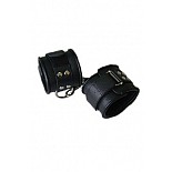 <strong>Наручники черные</strong> <br />
Изготавливаются из натуральной кожи с велюровой подкладкой. <div class="charTableblock"><div><span>Материал</span>: кожа</div><div><span>Цвет</span>: черный</div><div><span>Производитель</span>: Sitabella, Россия</div></div> Наручники черные
Изготавливаются из натуральной кожи с велюровой подкладкой.