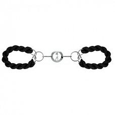 <strong>Чёрные кандалы Luxury с хлопковыми петлями</strong> <br />
Черные кандалы, изготовленные из хромированной стали и плотного хлопка.<div class="charTableblock"><div><span>Материал</span>: металл</div><div><span>Цвет</span>: черный</div><div><span>Производитель</span>: OUCH by Shots Media BV, Нидерланды</div></div> Чёрные кандалы Luxury с хлопковыми петлями
Черные кандалы, изготовленные из хромированной стали и плотного хлопка.