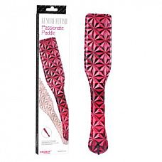 <strong>Красно-чёрный пэдл с геометрическим рисунком </strong> <br />
Пэдл красно-черного цвета, изготовлен из кожзама.<div class="charTableblock"><div><span>Материал</span>: кожзам</div><div><span>Производитель</span>: Erokay, Китай</div><div><span>Длина, см</span>: 32.00</div></div> Красно-чёрный пэдл с геометрическим рисунком
Пэдл красно-черного цвета, изготовлен из кожзама.