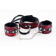 <strong>Кружевной набор красного цвета: ошейник и наручники</strong> <br />
Набор: ошейник и наручники.<div class="charTableblock"><div><span>Материал</span>: текстиль</div><div><span>Цвет</span>: красный, розовый</div><div><span>Производитель</span>: ToyFa, Китай</div></div> Кружевной набор красного цвета: ошейник и наручники
Набор: ошейник и наручники.