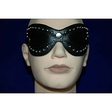 <strong>Чёрная маска на глаза Кошка со съемными шорами </strong> <br />
В БСДМ ограничение, либо полное лишение подчиняющегося возможности пользоваться зрением в рамках сессии, производится с помощью масок.<div class="charTableblock"><div><span>Цвет</span>: черный</div><div><span>Материал</span>: кожа</div><div><span>Тип</span>: маска</div><div><span>Производитель</span>: Beastly, Россия</div></div> Чёрная маска на глаза Кошка со съемными шорами
В БСДМ ограничение, либо полное лишение подчиняющегося возможности пользоваться зрением в рамках сессии, производится с помощью масок.