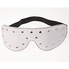 <strong>Белая кожаная маска на глаза с заклепками</strong> <br />
Изготовлена из натуральной кожи с велюровой подкладкой.<div class="charTableblock"><div><span>Цвет</span>: белый</div><div><span>Материал</span>: кожа</div><div><span>Тип</span>: маска</div><div><span>Производитель</span>: Sitabella, Россия</div></div> Белая кожаная маска на глаза с заклепками
Изготовлена из натуральной кожи с велюровой подкладкой.