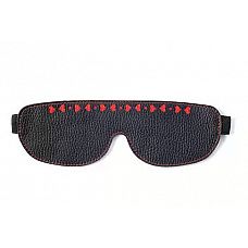 <strong>Чёрная маска, украшенная сердечками</strong> <br />
Маска.<div class="charTableblock"><div><span>Цвет</span>: черный</div><div><span>Материал</span>: кожа</div><div><span>Тип</span>: маска</div><div><span>Производитель</span>: Sitabella, Россия</div></div> Чёрная маска, украшенная сердечками
Маска.