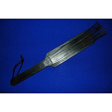 <strong>Комбинированная шлепалка-кошка из натуральной кожи</strong> <br />
Достаточно оригинальный девайс, который обязательно оценят любители жестких игр.<div class="charTableblock"><div><span>Производитель</span>: Beastly, Россия</div></div> Комбинированная шлепалка-кошка из натуральной кожи
Достаточно оригинальный девайс, который обязательно оценят любители жестких игр.