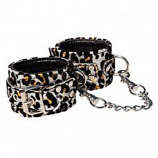 <strong>Платиновые наручники под леопарда Pure Gold</strong> <br />
Оковы-манжеты на руки, которые закрепляются с помощью металлических застежек на ремешках имеют анималистическую раскраску под леопарда, декорированные платиновыми блестками и черным плюшем.<div class="charTableblock"><div><span>Производитель</span>: California Exotic Novelties, США</div></div> Платиновые наручники под леопарда Pure Gold
Оковы-манжеты на руки, которые закрепляются с помощью металлических застежек на ремешках имеют анималистическую раскраску под леопарда, декорированные платиновыми блестками и черным плюшем.