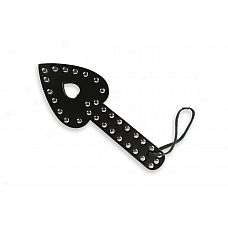 <strong>Чёрная шлёпалка-стрeла с заклёпками - 28 см.</strong> <br />
Вам нравятся карточные игры? Пиковая масть придаст эротической игре брутальный характер.<div class="charTableblock"><div><span>Материал</span>: кожзам</div><div><span>Производитель</span>: Пикантные штучки, Россия</div><div><span>Длина, см</span>: 28.00</div></div> Чёрная шлёпалка-стрeла с заклёпками - 28 см.
Вам нравятся карточные игры? Пиковая масть придаст эротической игре брутальный характер.