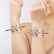 <strong>Напульсники прозрачные с шипами и заклепками, Прозрачный</strong> <br />
Орудие для возбуждения – напульсники.<div class="charTableblock"> </div> Напульсники прозрачные с шипами и заклепками, Прозрачный
Орудие для возбуждения – напульсники.