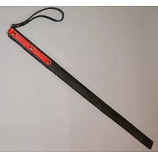 <strong>Узкий чёрный спанкер с красной кожей на рукояти</strong> <br />
Жесткий спанкер выполнен из матовой натуральной кожи.<div class="charTableblock"><div><span>Материал</span>: кожа</div><div><span>Производитель</span>: Подиум, Россия</div></div> Узкий чёрный спанкер с красной кожей на рукояти
Жесткий спанкер выполнен из матовой натуральной кожи.