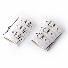 <strong>Манжеты</strong> <br />
Изготавливаются из натуральной кожи с велюровой подкладкой.<div class="charTableblock"> </div> Манжеты
Изготавливаются из натуральной кожи с велюровой подкладкой.