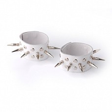 <strong>Напульсники</strong> <br />
Изготовлены из натуральной кожи.<div class="charTableblock"> </div> Напульсники
Изготовлены из натуральной кожи.