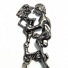 <strong>Эротический брелок "Любовники". Поза №6</strong> <br />
Эротический брелок "Любовники" - это уникальный подарок, который поможет не только развеселить партнера, но и..<div class="charTableblock"> </div> Эротический брелок "Любовники". Поза №6
Эротический брелок "Любовники" - это уникальный подарок, который поможет не только развеселить партнера, но и..