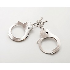 <strong>Наручники металлические Metal Handcuffs</strong> <br />
Классические металлические наручники как бондаж или аксессуар для любовно прелюдии.<div class="charTableblock"><div><span>Материал</span>: металл</div><div><span>Цвет</span>: другой</div><div><span>Производитель</span>: Fifty Shades of Grey, Великобритания</div></div> Наручники металлические Metal Handcuffs
Классические металлические наручники как бондаж или аксессуар для любовно прелюдии.