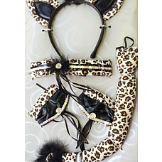 <strong>Набор кошки леопард люкс</strong> <br />
В набор входят:
- Ушки
- Ошейник
- Хвост
- Манжеты<div class="charTableblock"><div><span>Размер</span>: S (42-44); M (44-46); L (46-48)</div><div><span>Цвет</span>: другой</div><div><span>Производитель</span>: Le Frivole, Китай; Le Frivole, Китай</div></div> Набор кошки леопард люкс
В набор входят:
- Ушки
- Ошейник
- Хвост
- Манжеты