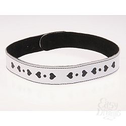 Кожаный белый ошейник с аппликацией в виде сердечек Кожаный белый ошейник с аппликацией в виде сердечек