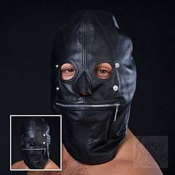 Закрытый шлем с отверстиями для глаз Закрытый шлем с отверстиями для глаз